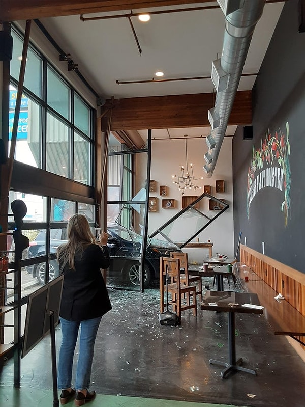 6. «Кто-то вот так сегодня заехал на мое рабочее место».