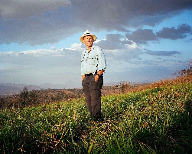 Brezilyalı gazeteci ve fotoğrafçı Sebastião Ribeiro Salgado, sığır çiftliği satın almak için gittiği Minas Gerais bölgesinde gözlerine inanamadı. Satın almak istediği çiftliğin sadece yüzde 0,5'i ağaçlarla kaplıydı. Yok olmuş bir ormanının bu halde olmasıyla Salgado, adeta yıkıldı.