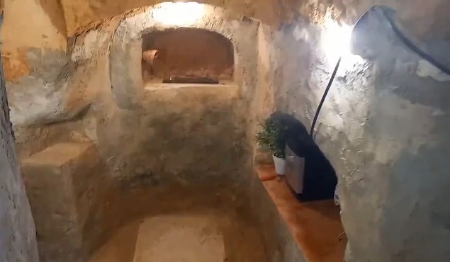 Andres, sinirini atmak için çukur kazmaya başladığını ve yıllarca süren kazının ardından bir yeraltı evi inşa ettiğini söyledi.