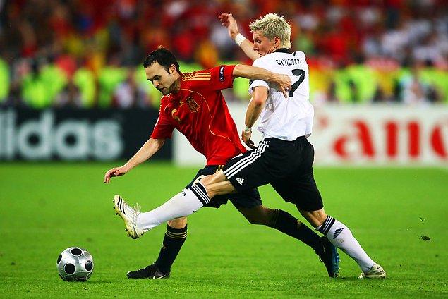 7. İspanya Almanya'yı yendiğinde finalde tek golü kim attı?