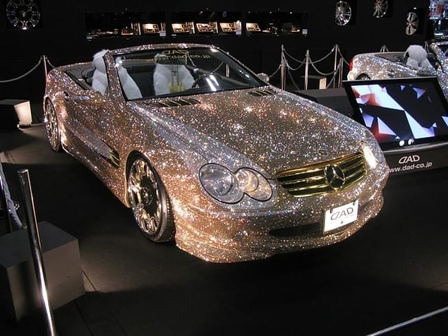 4. Pırlanta kaplı bir Mercedes...