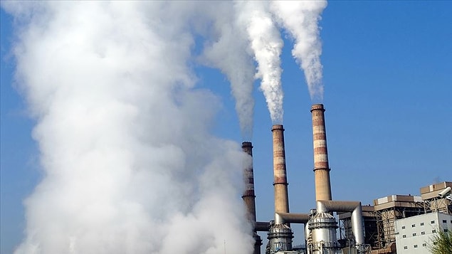 Zehir saçtıkları için yasa gereği 2019’da kapatılmaları gereken ancak 1.5 yıldır çalışmaya devam eden 13 kömür santrali...