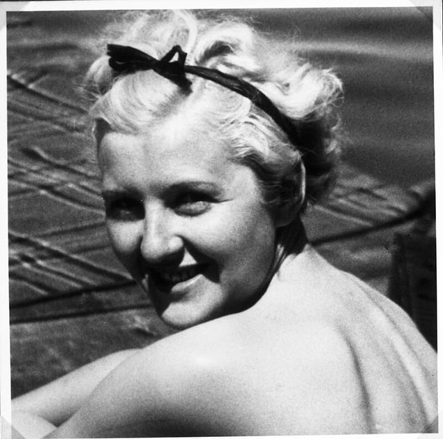 Eva Braun ile Hitler tanıştıklarında Eva'nın yaşı daha 17 iken Hitler'in yaşı 40'tı.