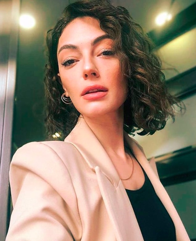 Masseter botoks, dudak dolgusu, çok emin olmamakla beraber bir bişektomi operasyonu da var gibi...
