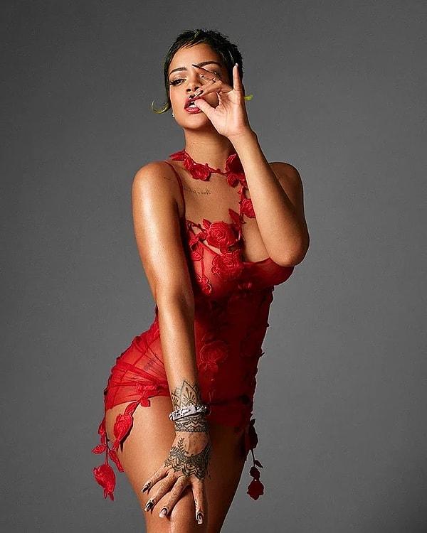 9. Rihanna, Vogue İtalya için birbirinden seksi pozlar verdi!