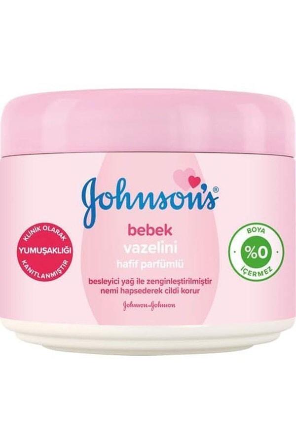16. Johnson's vazelin, hafif parfümü ile tüm aile güvenle kullanabileceğiniz bir ürün.