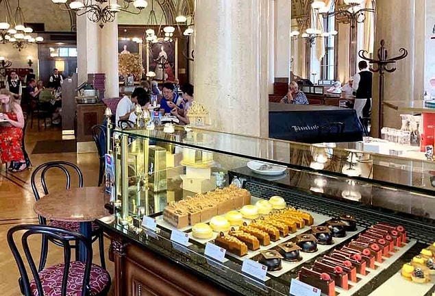 8. Viyana'da 'Cafe Central'