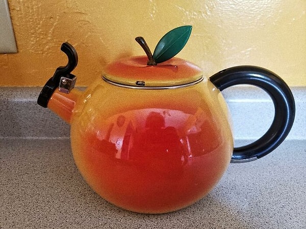 11. Чaйник персик