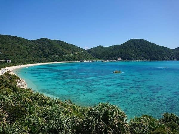 17. "Japonya'daki bu plaja gittim desem bana inanır mısınız? İşte Okinawa'da bulunan Toksashiki Adası'ndaki Aharen Plajı."