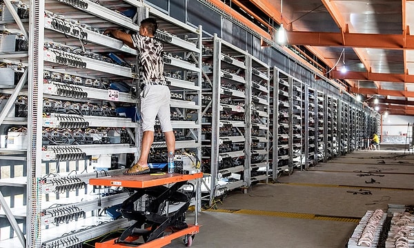 Çin'de Bitcoin Madencileri Makineleri Kapatıyor