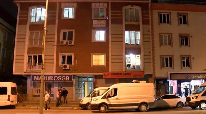 Kapıda 'Dikkat Bomba Var' Yazıyordu: Beylikdüzü'nde Bir Evde Anne ve Oğlunun Cansız Bedenleri Bulundu