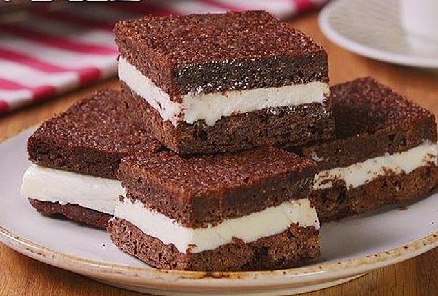 1. Dondurmalı Brownie Sandviç:
