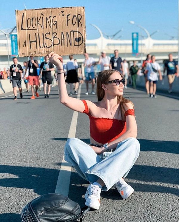 Instagram hesabından adının Anasteysha olduğunu anladığımız hanımefendi ilgi çekmeyi başarmış.