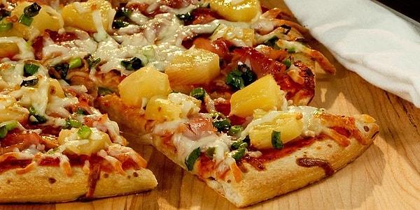 12. Pizzayı mutlaka ananas ve pancarlı yemek