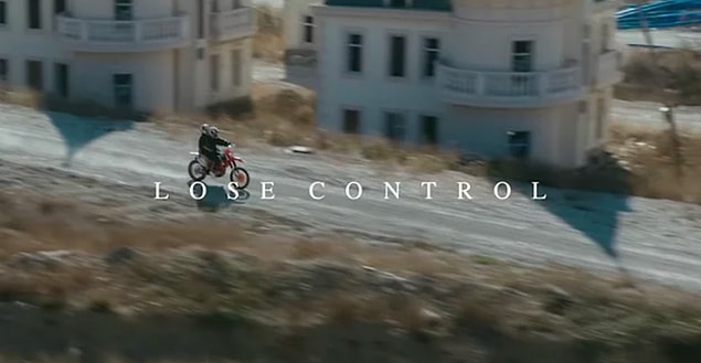 Ayrıca şatolar boş kalınca burada pek çok klip de çekildi: Örneğin Meduza, Becky Hill, Goodboys'un Lose Control şarkısı için çektikleri klip size yabancı gelmediyse tahminleriniz doğru.