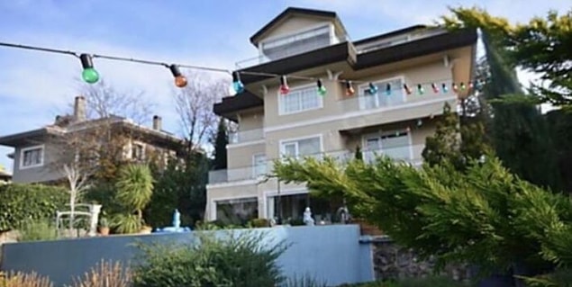 Ancak geçtiğimiz günlerde Özil kayınvalidesine Acarkent’ten bir villa satın almış.