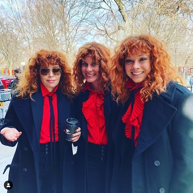 12. Russian Doll'dan Natasha Lyonne ve ona korkutucu derecede benzeyen meslektaşları.