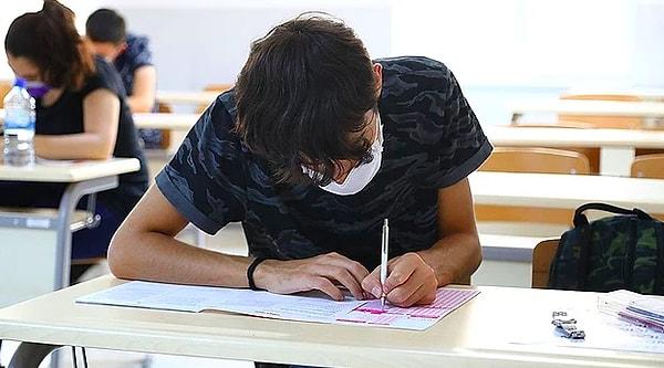 Yükseköğretim Kurumları Sınavı’nın (YKS) ilk oturumu olan Temel Yeterlilik Testi (TYT) bugündü. 2,5 milyon üniversite adayı sıralarda ter döktü.