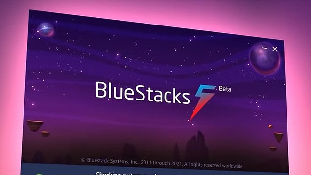 Microsoft duyurduğu yeni işletim sistemiyle bazı yazılımcıları üzdü. Bunların başında Android cihazlara ait oyunları bilgisayar üzerinde oynamanıza imkan veren BlueStacks yazılımı geliyor...