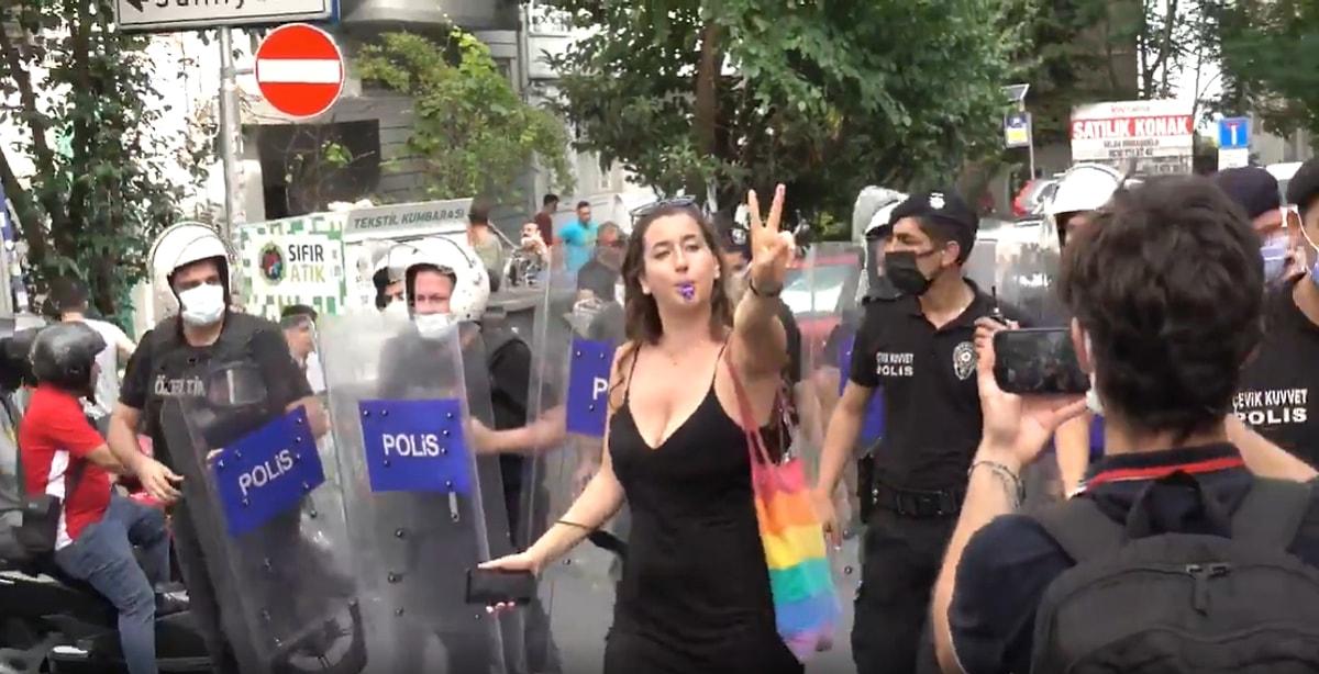 Onur Yürüyüşü'nde Türklere Gözaltı Yapılırken Alman Kadın, Polislerin  Önünde Dans Ederek Yürüdü - onedio.com