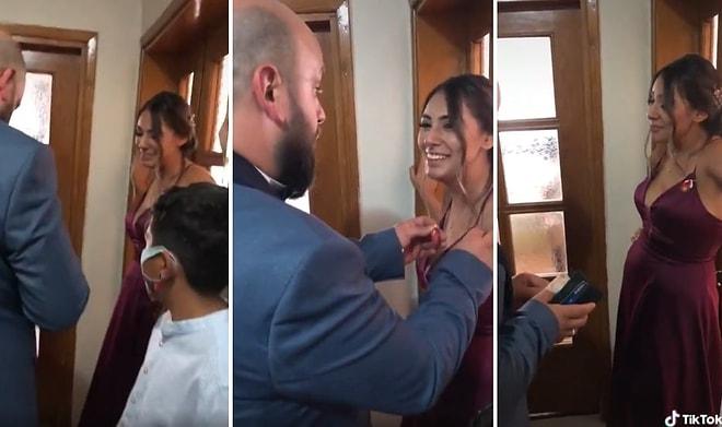 Düğün Günü 'Gelin Alma' Merasimi Sırasında Baldız Kapıyı Açmadı: 'Çeyrekle Kanmam Enişte'