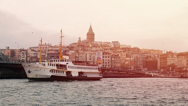 Kanal İstanbul Projesi ile birlikte boğazlardan geçemeyen savaş denizaltı ve gemilerin geçmesinin planlandığı tahmin ediliyor.