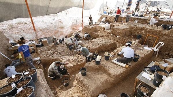 İsrail'in Ramla kenti yakınlarında ortaya çıkarılan kalıntıların çok eski bir insan grubunun "son kurtulanlarından" birini temsil ettiğini düşünen araştırmacılar...