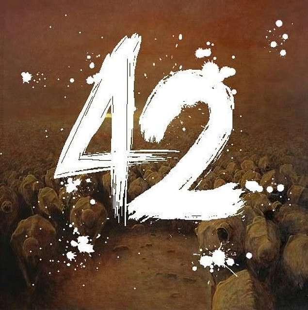 Bundan sonra 42 sayısı ayrı bir öneme sahip oldu. Douglas Adams'ı 42. yaş gününde Pink Floyd sahneye davet etti, keşfedilen bir asteroide 2001 DA42 adı verildi, Doctor Who dizisi aynı 42 isimli bir bölüm yaptı ve Coldplay grubu bu isimle bir şarkı çıkardı.