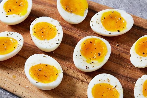9. Haşlanmış yumurtaların kıvamının mükemmel olması gerek.