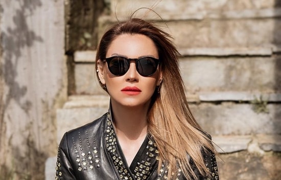 Pınar Altuğ Mayolu Pozlarıyla Büyüledi! Tatile Giden Oyuncu Fit Görüntüsüyle Dikkatleri Üzerine Çekti...