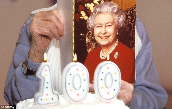 1. 100 yaşını geçmiş herkese kraliçenin özel olarak hazırlattığı tebrik kartı gönderilir.