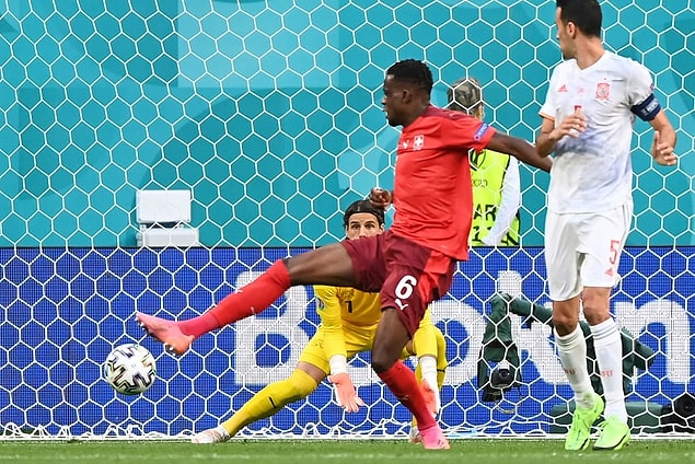İlk gol İspanya'dan...