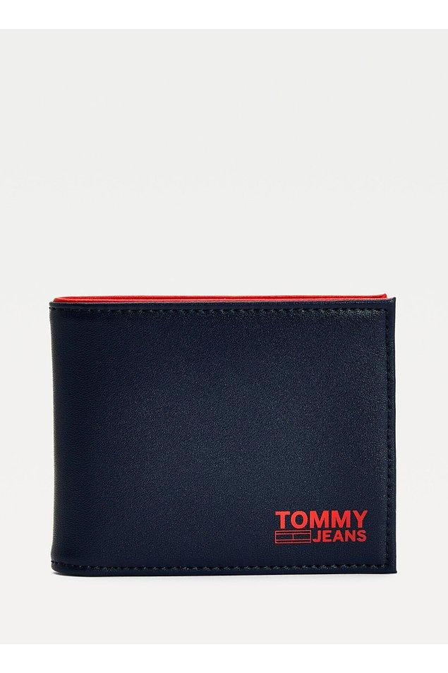 5. Tommy Hilfiger cüzdanın içi sizi dışı bizi yakar!