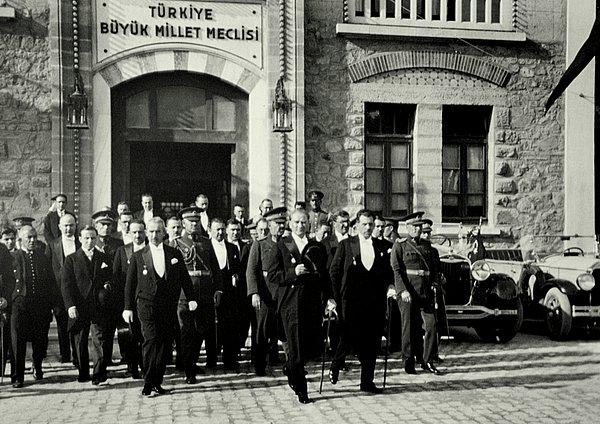 23 Nisan 1920'de TBMM'nin kuruluşuyla Atatürk Bozok'u yaver olarak yanına aldı...