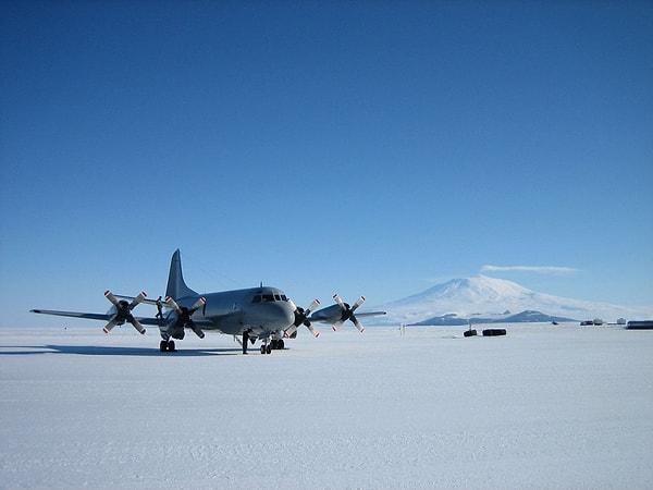 3. Buzun üstünde dans eden uçaklar: Ice Runway (Buz Pisti)