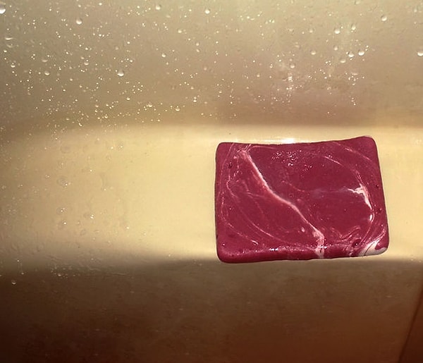 13. Когда вы пытаетесь сделать мыло с завитками перечной мяты, оно выглядит как сырое мясо