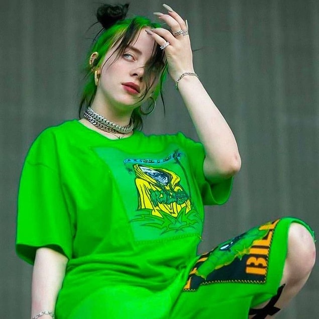 4. Dünyaca ünlü şarkıcı Billie Eilish'in yeni çıkarmış olduğu şarkının İbrahim Tatlıses'in 'Mutlu Ol Yeter' şarkısıyla benzerliği dikkatlerden kaçmadı.