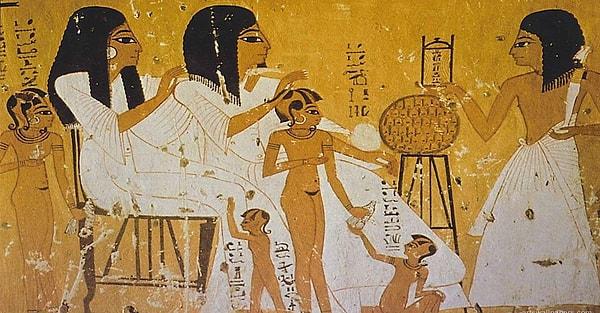 En eski hamilelik testlerinden biri Antik Mısır'da M.Ö. 1400'lü yıllardan kalma bir papirüste yer alıyor.