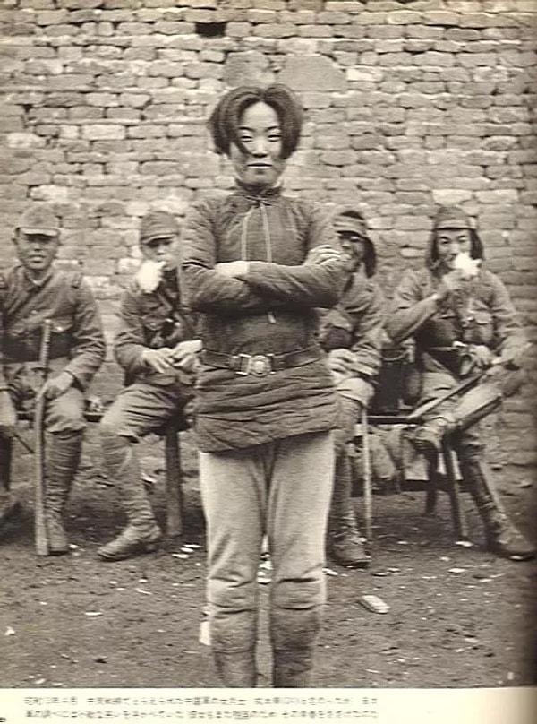 7. 1938'de Japonya işgaliyle sarsılan Çin topraklarında bulunan Hexian ilçesinde yaşayan köylüler karşı koymaya karar veriyor fakat tutuklanıyorlar.
