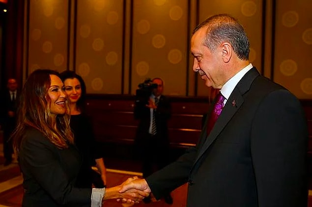 8. Milliyet yazarı Ali Eyüboğlu, Ayvalık Belediye Başkanlığı’nı kazanmak için Hülya Avşar’ı aday gösterme niyetinde olduğunu ve bunun için Balıkesir Büyükşehir Belediyesi binasında Avşar ile görüşme yapıldığını öne sürdü.