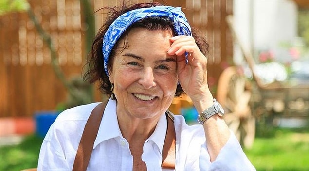 Bodrum'da yaşayan Fatma Girik, evde aniden fenalaşınca ambulans ile özel bir hastaneye kaldırıldı. Girik’in göğüs hastalıkları enfeksiyonu nedeni ile hastaneye kaldırıldığı ve bir süre için müşahede altında tutulacağı belirtildi.