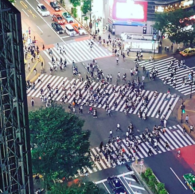 9. Japonya'da çapraz olarak geçebileceğiniz 300'den fazla dört yol ağzı var.