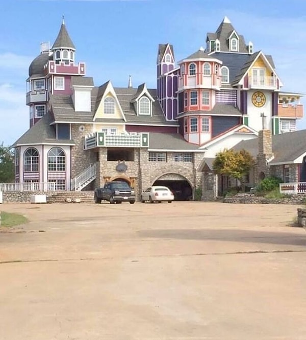 10. Не хватает еще башни с часами