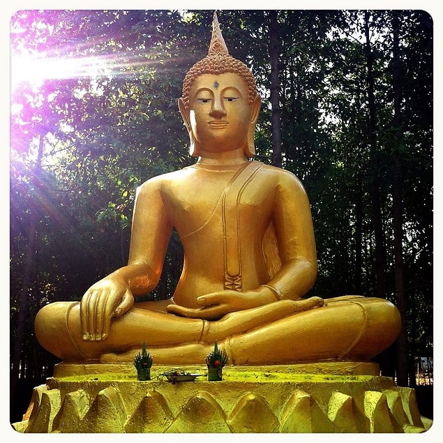 6. 1935 yılında bir manastırda çalışan işçiler, buradaki Buddha heykelinin yanlışlıkla kırdılar. Ancak heykelin içinden tamamen altından yapılma başka bir Buddha heykeli çıktı. Boşuna dememişler "Her şerde bir hayır vardır" diye.