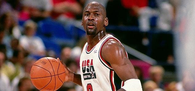 5. Michael Jordan'ın kadrosunda olduğu bir takımın Olimpiyatlardan altın madalyasız dönmesi düşünülemezdi.