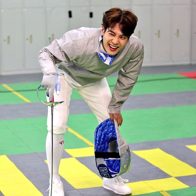 6. K-Pop denince akla gelen ilk gruplardan olan Got7 üyesi ve solo şarkıcı Jackson Wang, K-Pop için eskrimden vazgeçmiş.