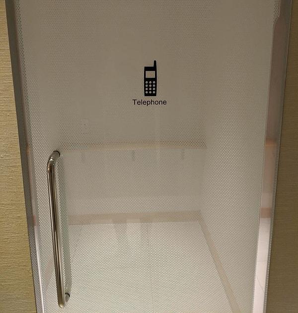 9. "Japonya'da, halka açık alanlarda özel telefon görüşmesi yapmak isteyenler için odalar bulunuyor."