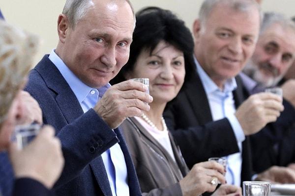 8. "İnsanlar benim Rusya'dan geldiğimi öğrendikleri anda 'votka' ya da 'Putin' şakaları yapıyorlar. Lütfen durun artık çünkü komik değil!"