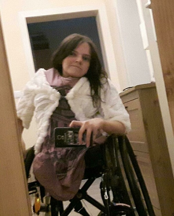 8. Поскольку мой рост всего 100 см, я сшила себе куртку из наволочки