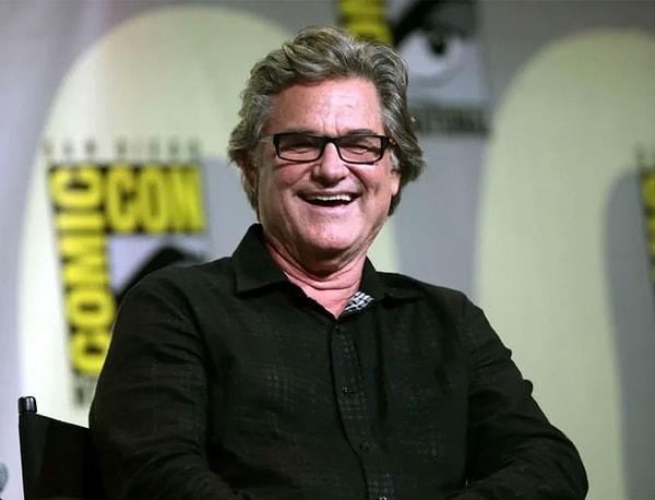 21. Stargate filmindeki rolü için Kurt Russell'a, o zamanlar yapılan küresel bir ankette "sevilmemesi imkansız" olarak değerlendirilen tek aktör olduğu için 2 kat ücret ödenmiştir.